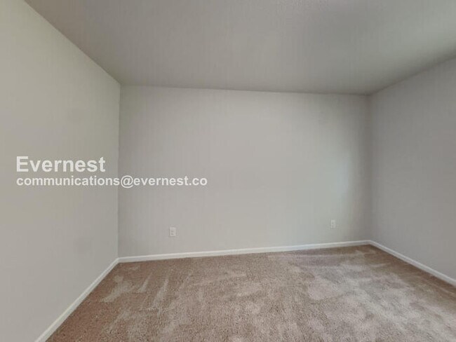 Building Photo - Limited Time Special Offer! / 3 Bed, 2.5 Bath Home with Modern Amenities / Pet-Friendly / Availab...