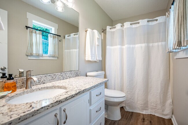 Building Photo - 25 Jennifer Ln