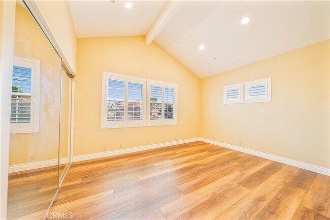Building Photo - 9531 Montanza Way