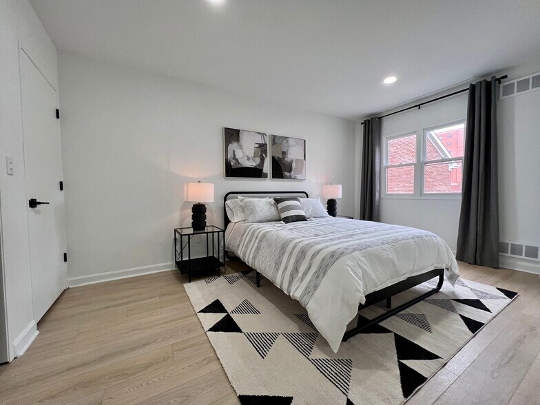 Building Photo - 323 Gross St