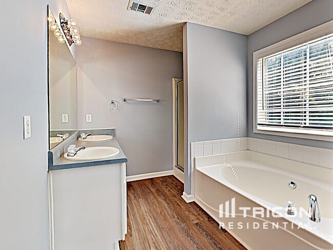 Building Photo - 648 Stonecrest Dr