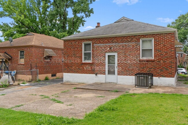 Building Photo - 7125 Theodore Ave