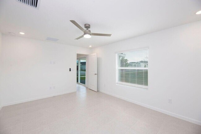 Building Photo - 11146 NW Fernbrook Dr