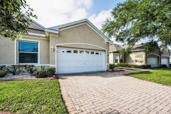 Building Photo - Beautifully Updated Villa