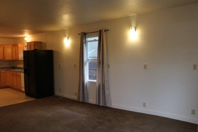 Building Photo - Near Sequoia Zoo and Park, Cozy 2/1 with l...
