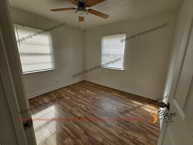 Building Photo - 2-Bedroom House with Large Backyard