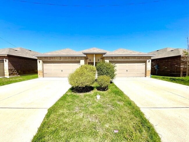 Building Photo - 2575 Pahmeyer Rd
