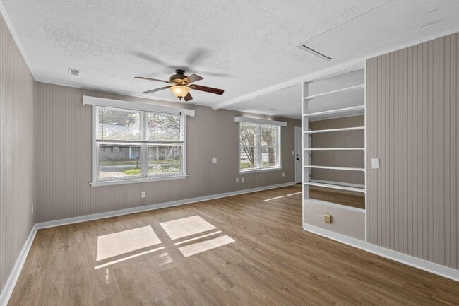 Building Photo - 100 English Rd