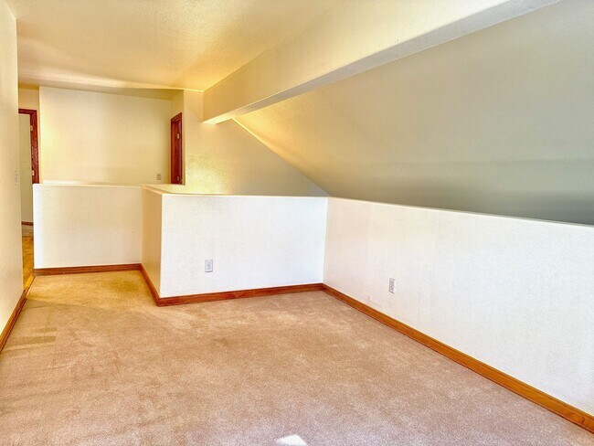 Building Photo - Warm & Spacious Woodmoor Home in a Fantast...