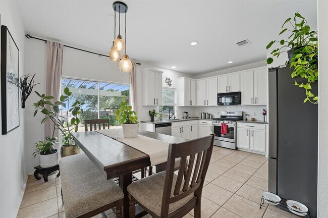 Building Photo - 305 Olmos Dr