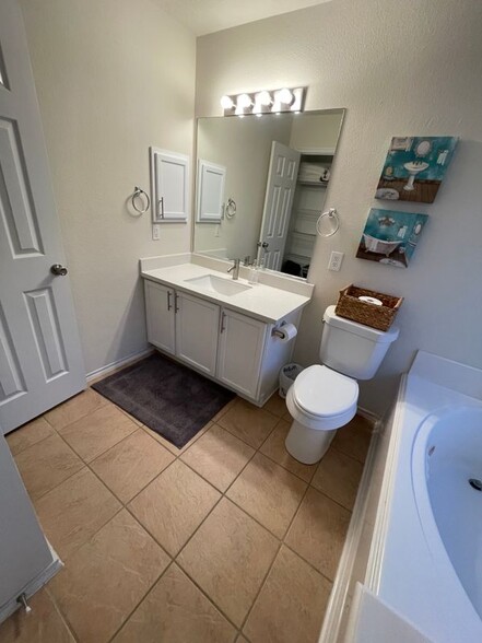 Building Photo - 5730 Baldwin Elm St