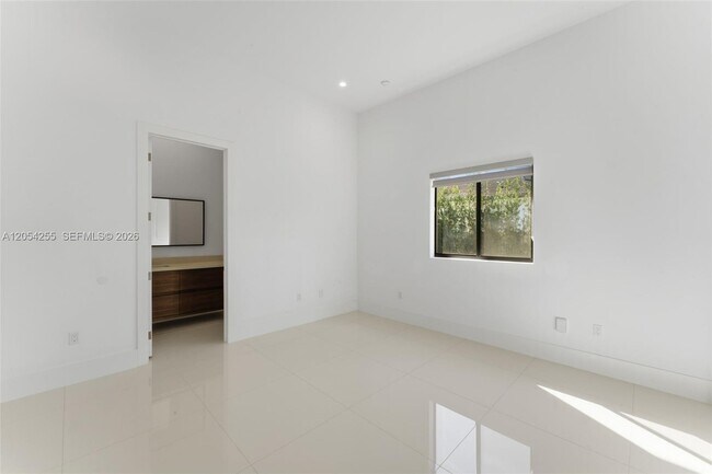 Building Photo - 10005 SW 66th St