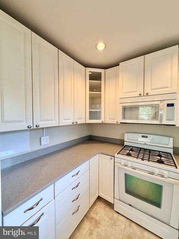 Building Photo - 3359 Martha Custis Dr