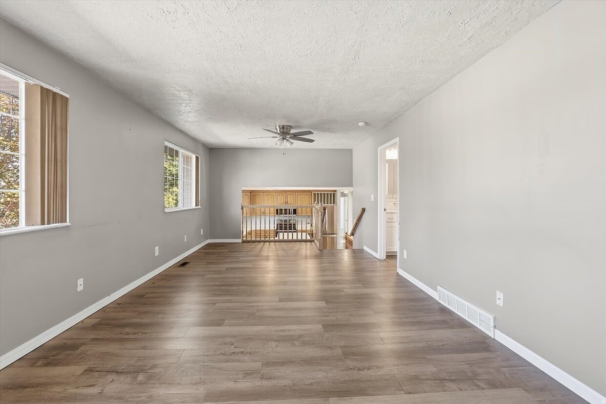 Building Photo - 71 W 450 S