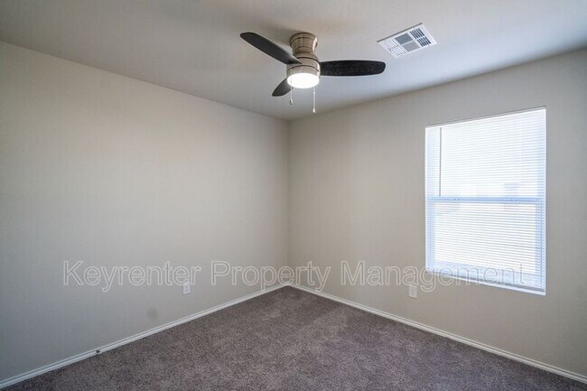 Building Photo - 1317 S Silver Dr