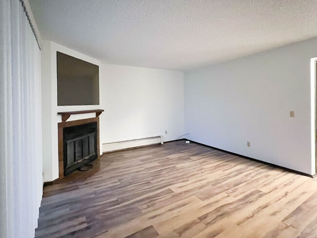 Building Photo - 3051 Lois Dr