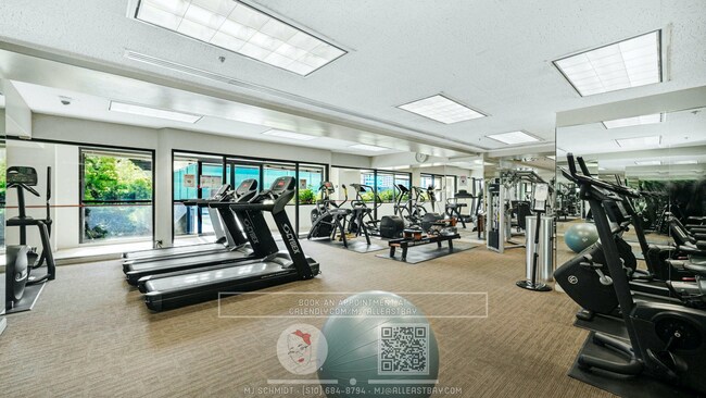 Building Photo - Views Views!!! Large 1 bdrm / 1 Bth with s...