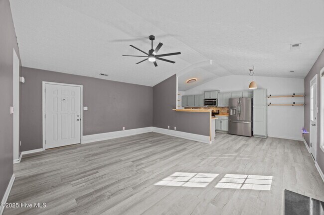 Building Photo - 335 Tall Pine Rd