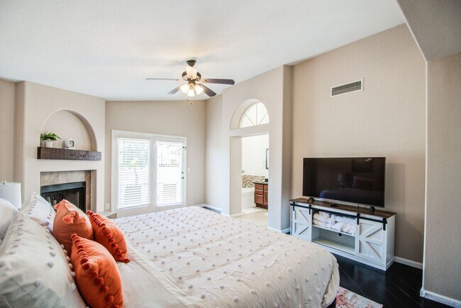 Building Photo - 4bd, 3ba on Arrowhead Golf Course!