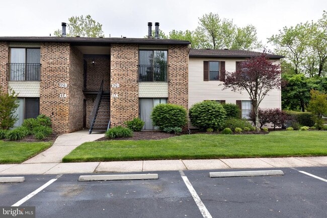 Building Photo - 10 Sumac Ct