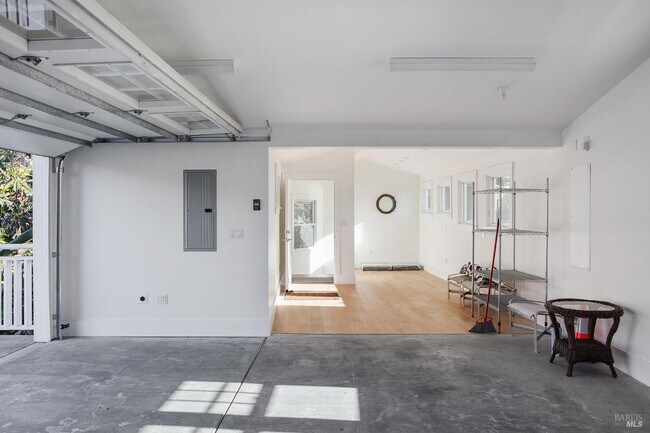 Building Photo - 386 Greenwood Beach Rd