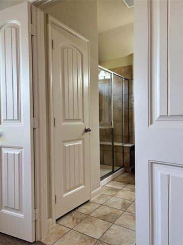 Building Photo - 5145 Royal Springs Dr