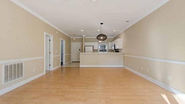 Building Photo - 4880 Dahlia Ct