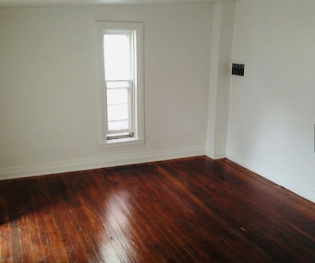 Building Photo - 527 E Philadelphia St