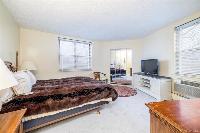 Building Photo - 2 Fowler Ave