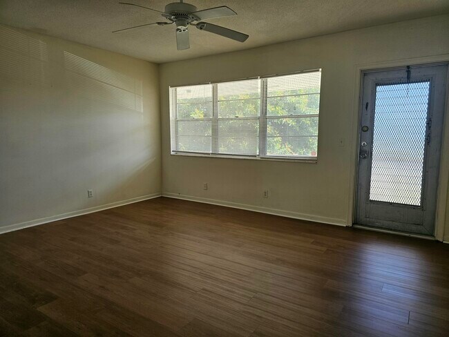 Building Photo - 214 Easthampton I