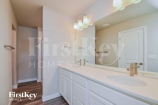 Building Photo - 10393 Luneth Dr