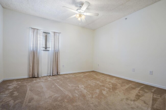 Building Photo - 2803 Sarento Pl