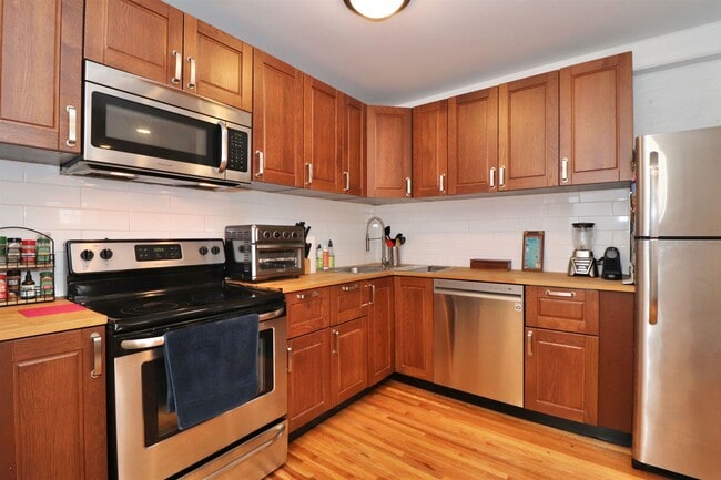 Building Photo - 206 Beacon Ave