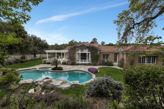 Building Photo - 27210 Ohlone Ln