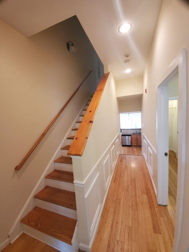Building Photo - Make this your home today! Come rent with ...