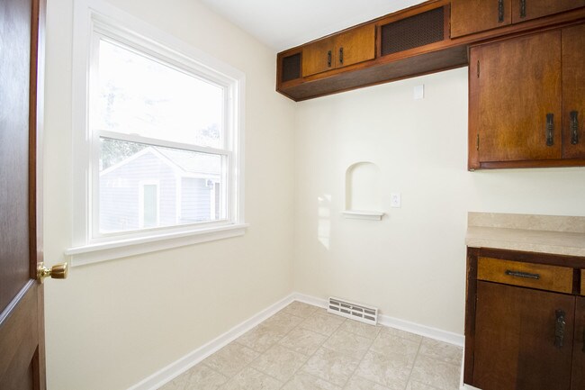 Building Photo - 2355 Ward St