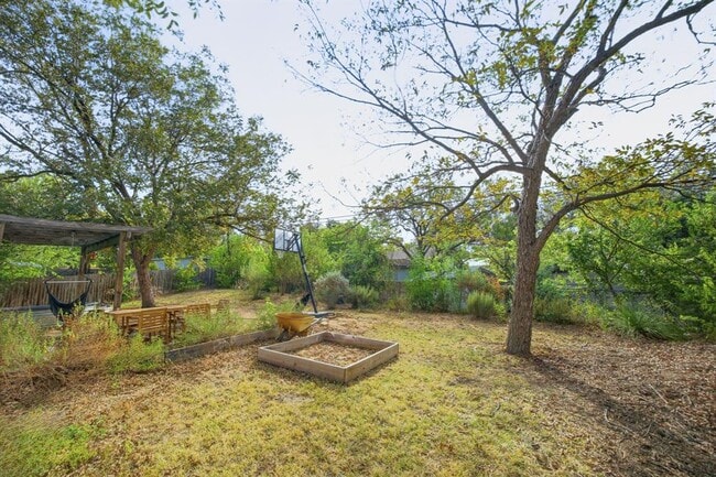 Building Photo - 6901 Bryn Mawr Dr