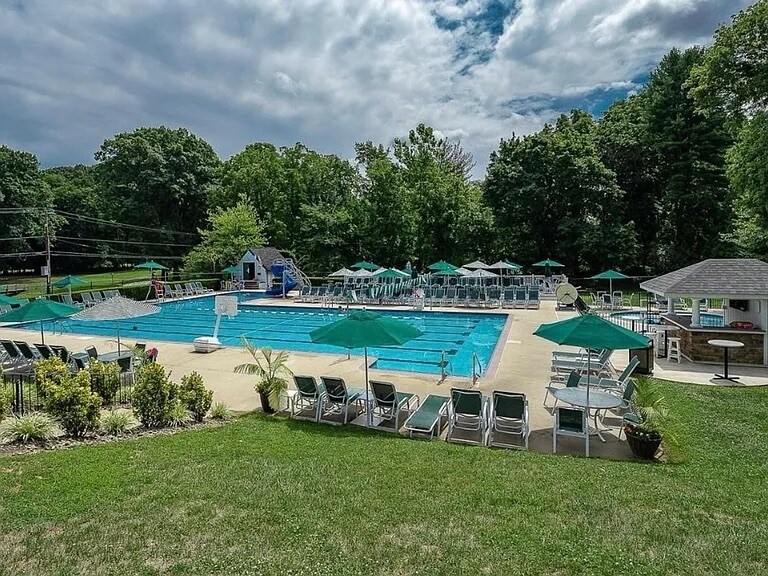 Building Photo - 429 Drummers Ln