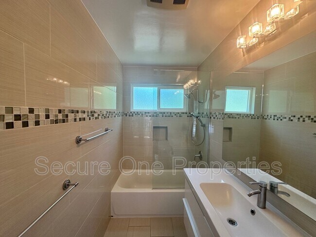 Building Photo - 4654 Galendo St