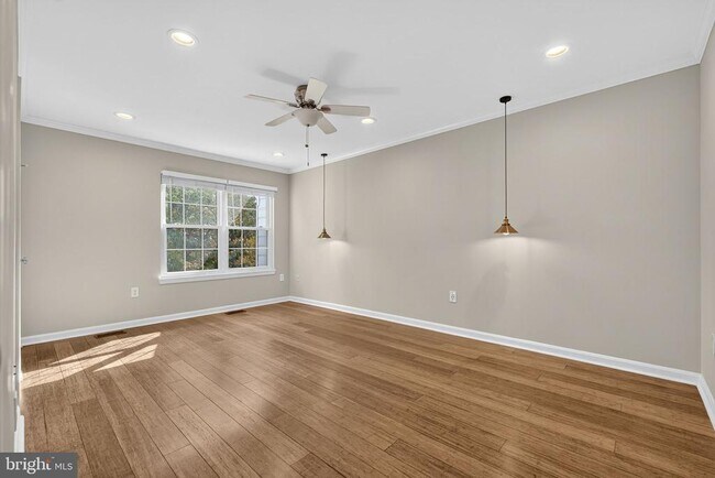 Building Photo - 8605 Western Oak Dr