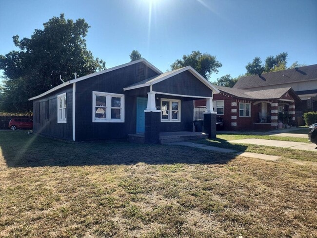 Building Photo - 2 bedroom 1 bathroom home
