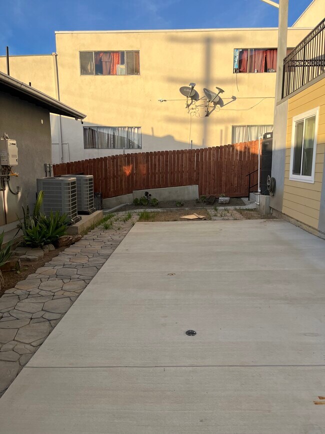 Building Photo - 3150 Verdugo Rd