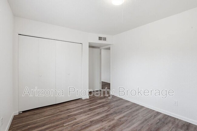 Building Photo - 3433 E Enid Ave