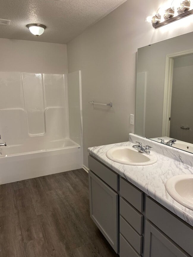 Building Photo - *Pre-leasing* | Three Bedroom | Two Bath H...