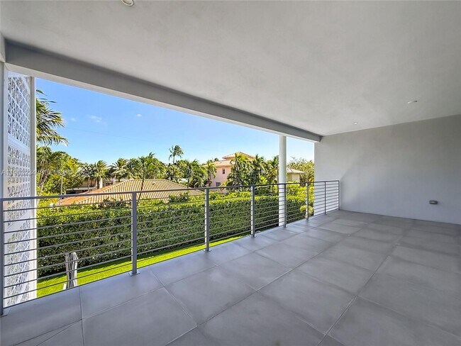 Building Photo - 561 Warren Ln