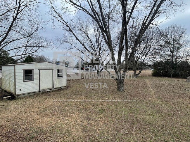 Building Photo - 1556 Flanagan Dr