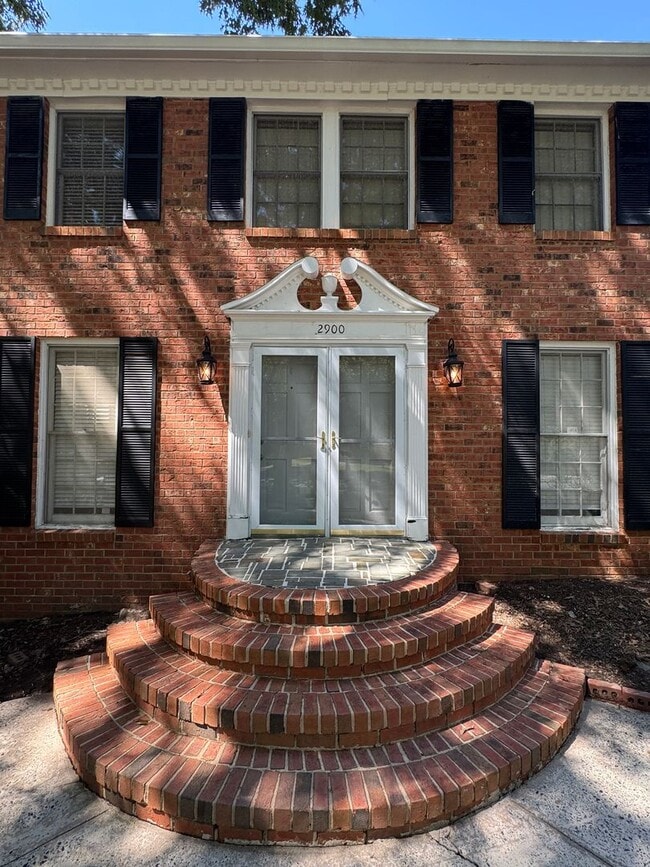 Building Photo - Live at the Center of Modern Conveniences & Entertainment.(500.00 off first full months rent)