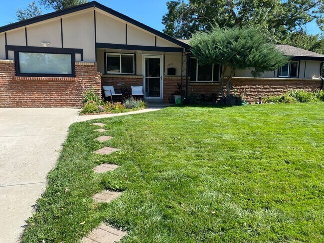 Primary Photo - Spacious Ranch in Top School District – Mo...