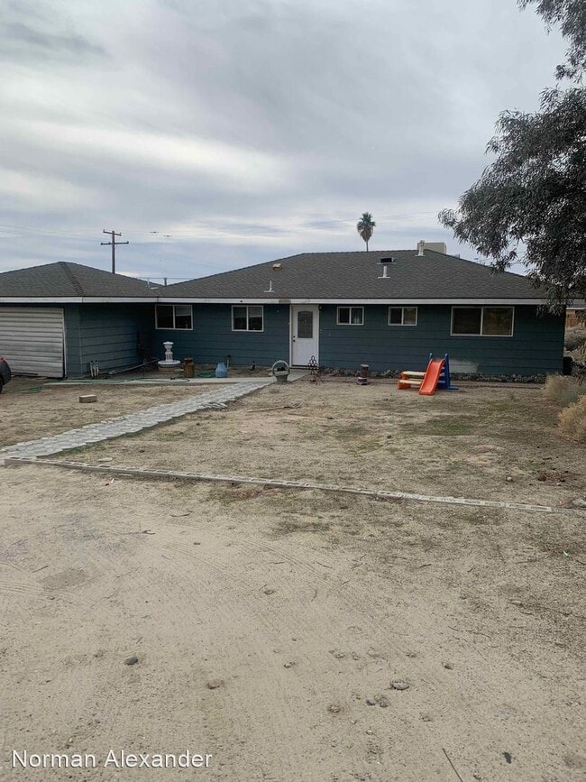 Building Photo - 3 br, 2 bath House - 13771 DOGWOOD ST
