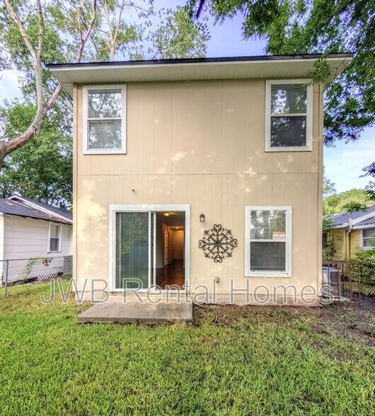 Building Photo - 807 Owen Ave